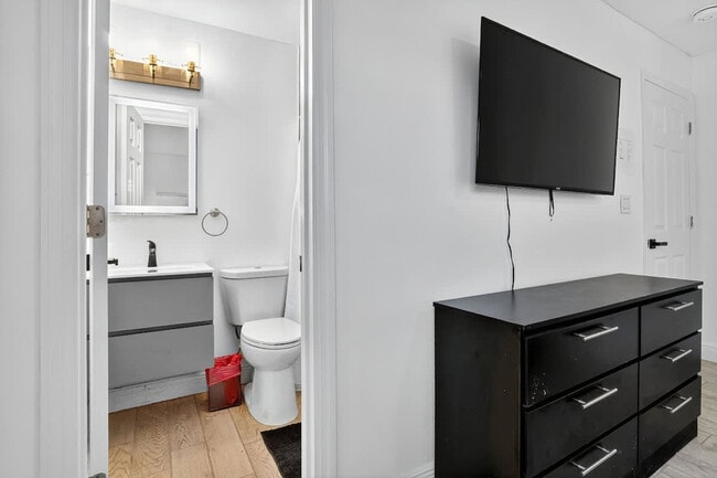 Building Photo - 6660 Custer St