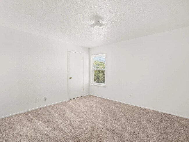 Building Photo - 3869 Montgomery Blvd NE