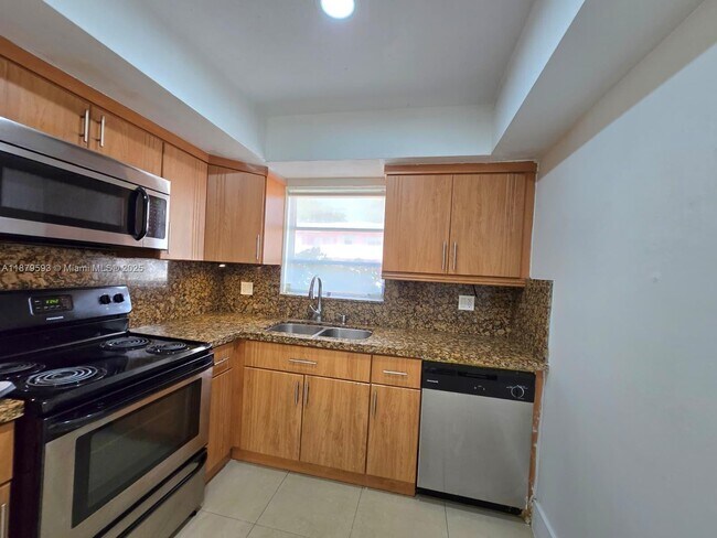 Building Photo - 7520 SW 82nd St