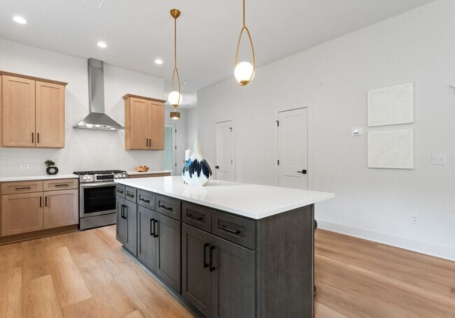 Building Photo - 2415 Pruitt St