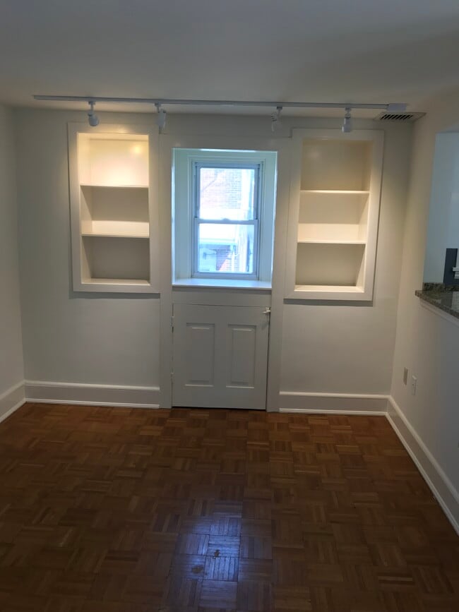 Building Photo - 536 Linden St