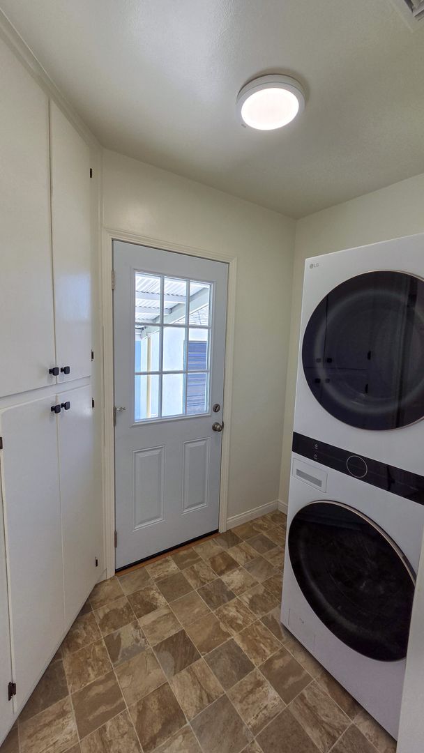 Building Photo - East Whittier 3 Bed 1.5 Bath House With Remodeled Kitchen and Bathrooms Available Now!