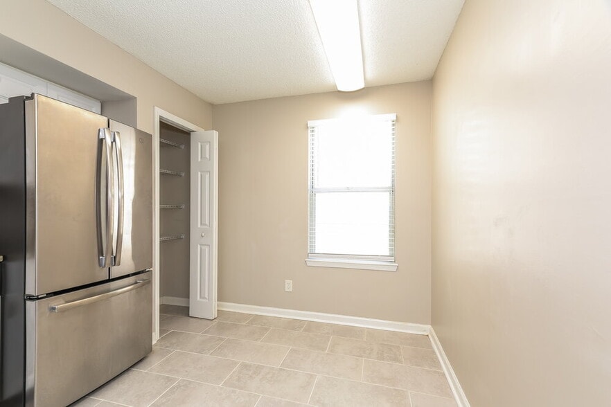 Building Photo - 282 Aquarius Cir W