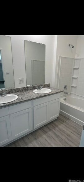 Building Photo - 943 Renova Dr