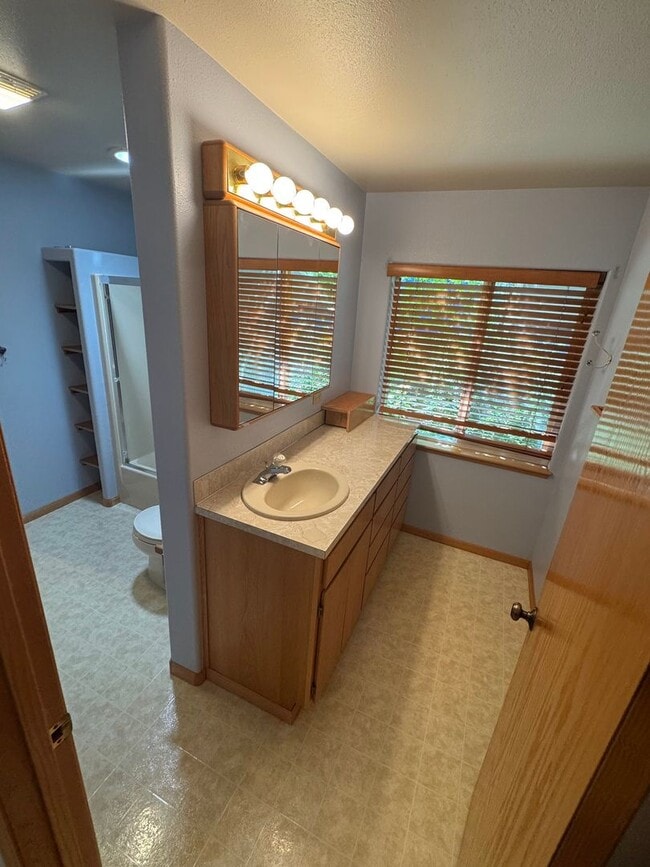 Building Photo - 3 Bedroom Home in College Hill Neighborhood