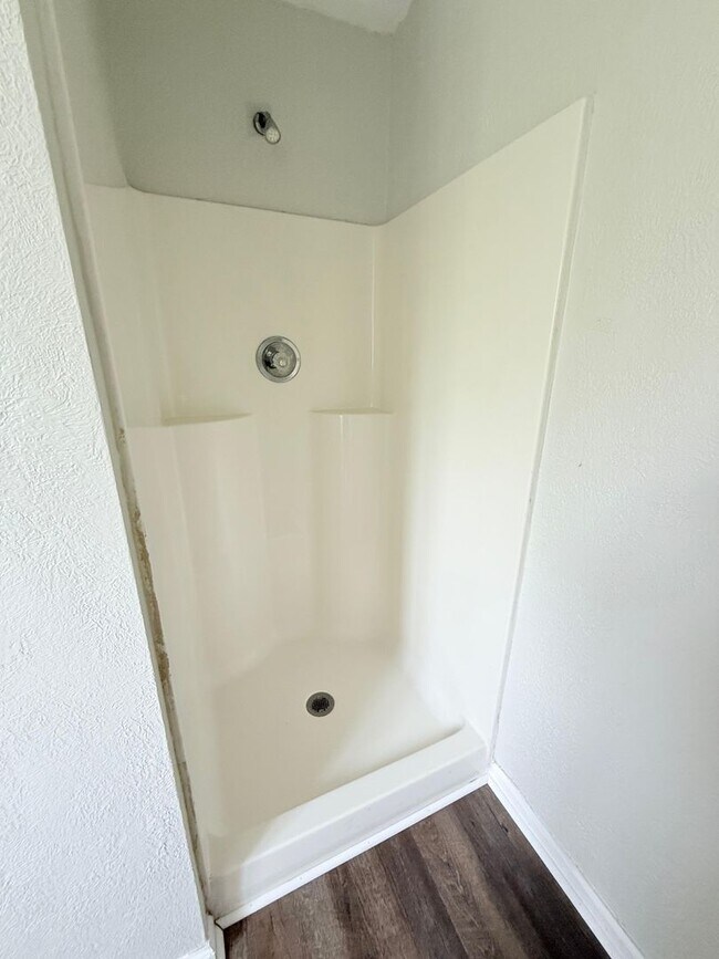 Building Photo - Spacious 3BD/1BA Single Family Home in Penn Hills