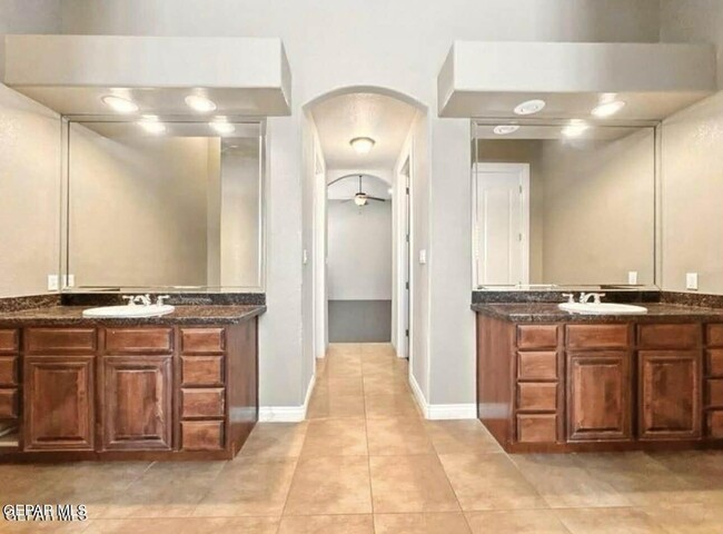 Building Photo - 13574 Emerald Falls Dr