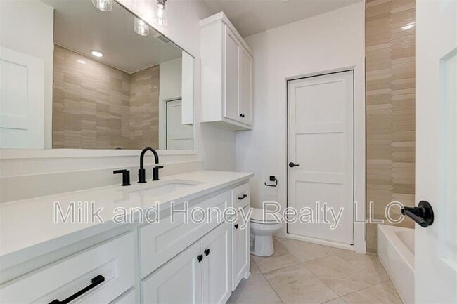 Building Photo - 1007 River View Dr