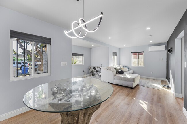 Building Photo - 341 E 91st St