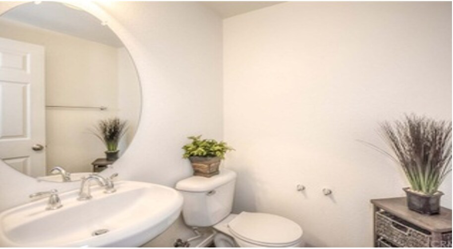 Guest Restroom - 1400 Cobblestone Ln