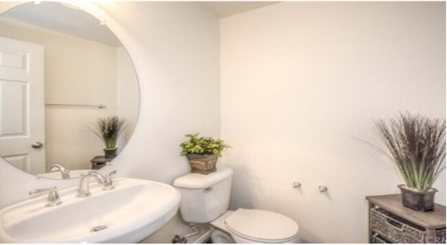 Guest Restroom - 1400 Cobblestone Ln
