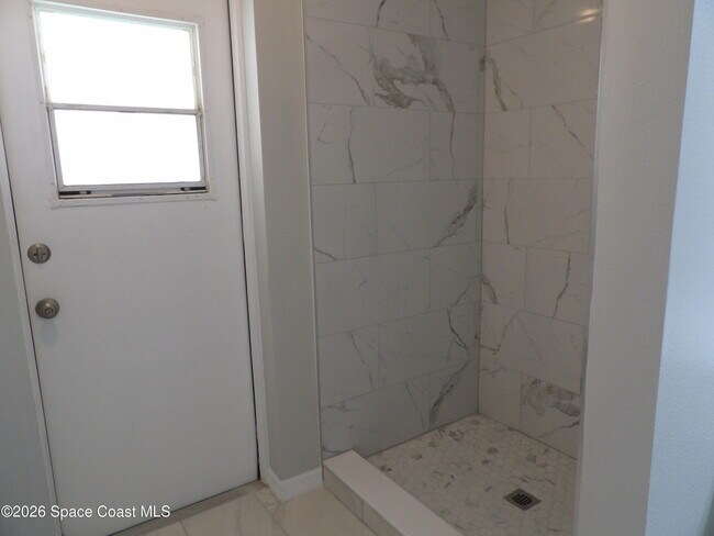 Building Photo - 542 Octavius Rd SW