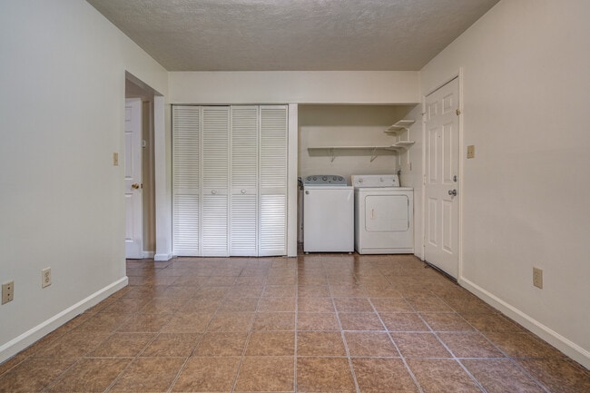 Building Photo - 135 Clover Valley Cir