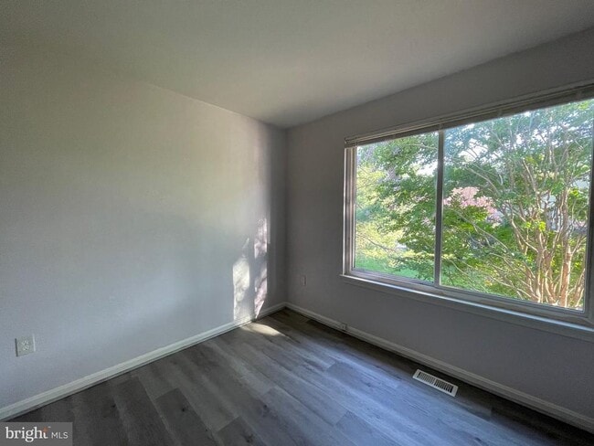 Building Photo - 7233 Mill Creek Ct
