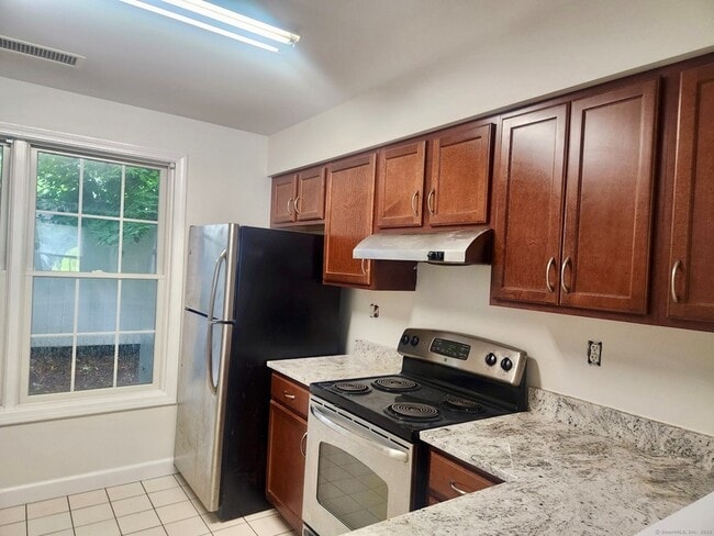 Building Photo - 14 Fairgate Dr