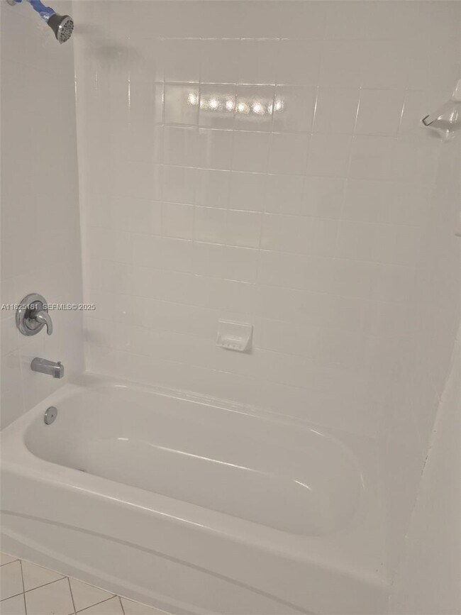 Building Photo - 2701 SE 12th Pl