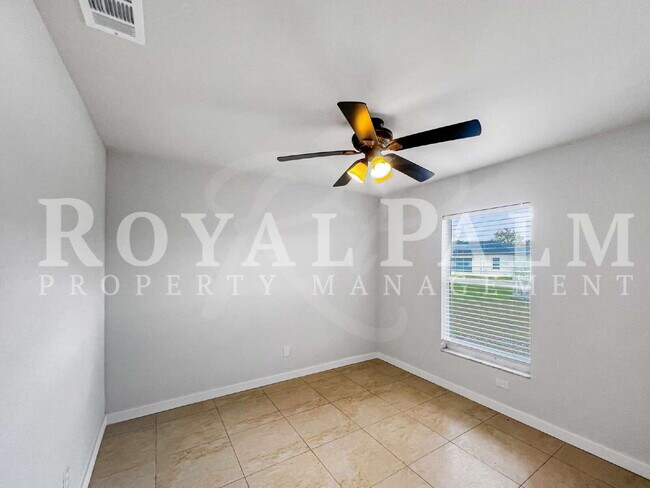 Building Photo - Newly Renovated 3BR/2BTH Fort Myers Home with Bright Layout & New Appliances