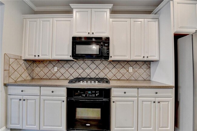 Building Photo - 812 Red Hart Ln