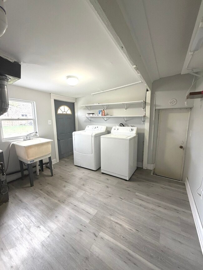 Building Photo - 2209 Douglas Ave