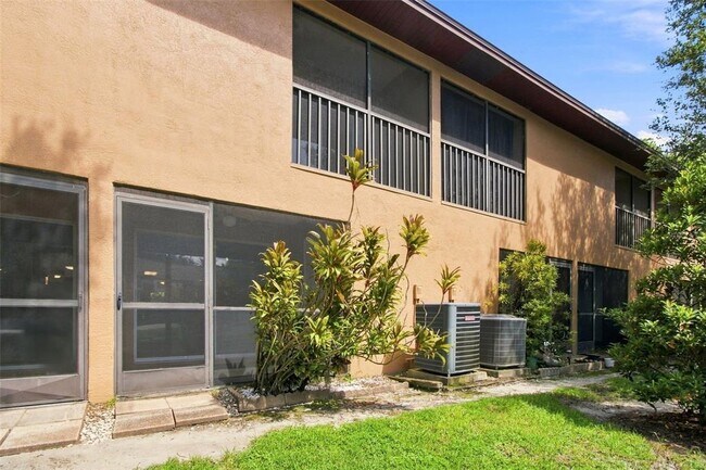 Building Photo - 14635 Par Club Cir