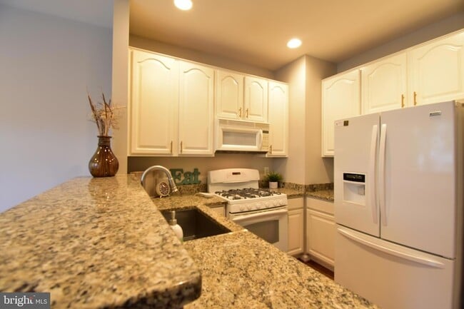 Building Photo - 5053 Kilburn St