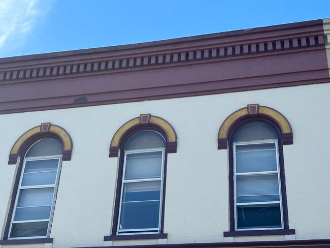 Building Photo - 108 Main St