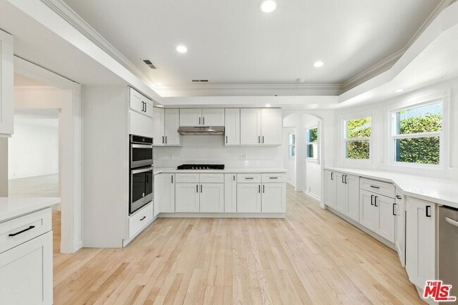 Building Photo - 4640 Laurelgrove Ave