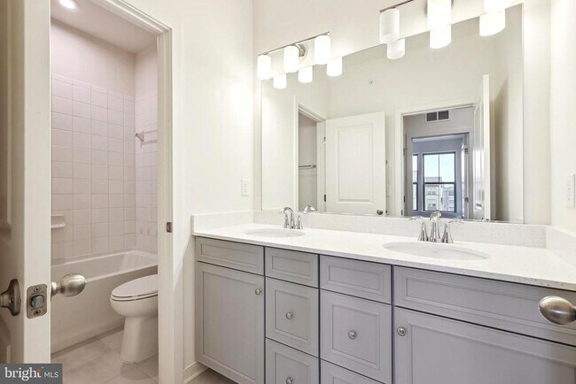 Building Photo - 46007 Woodpecker Sq