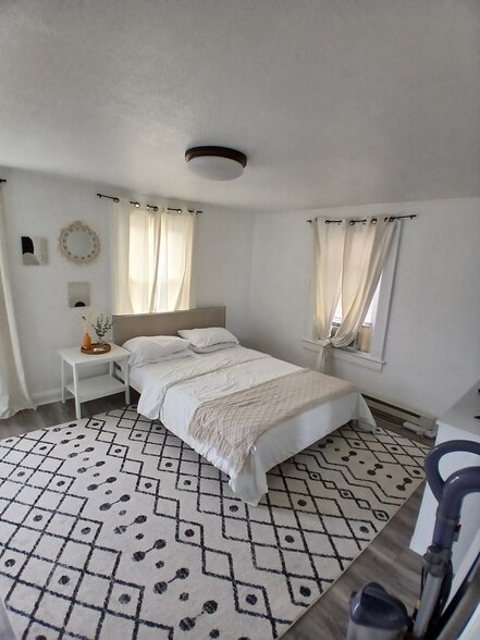 Bedroom 1 - 17 Thomas St