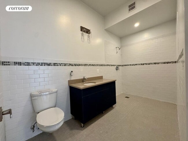 Building Photo - 275 Conover St