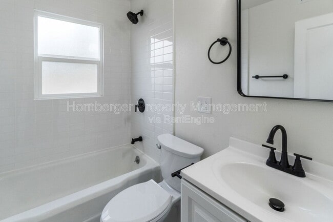 Building Photo - 1909 S Garden Springs Rd