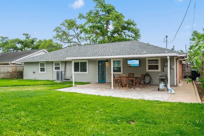 Building Photo - 2407 Willowby Dr
