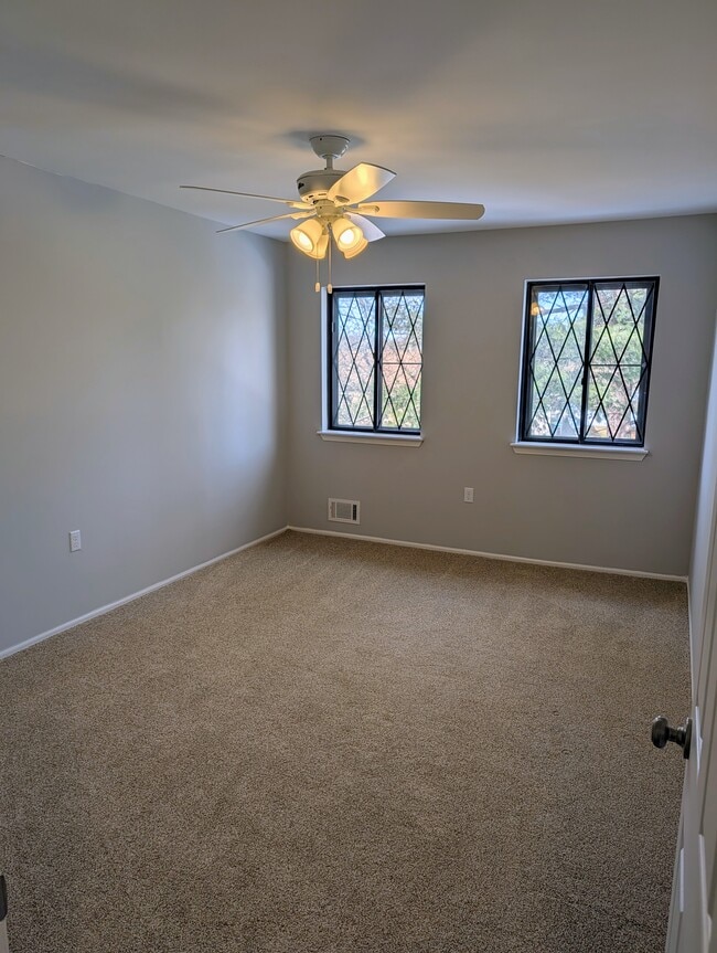 Building Photo - 105 Devonshire Ct