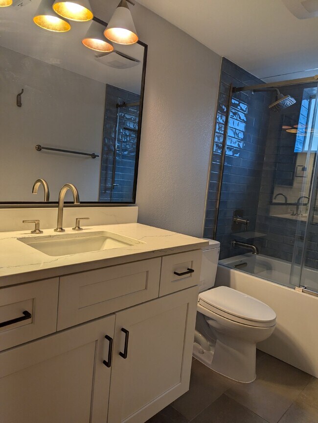 Building Photo - Fully Updated Littleton Home with Mountain...