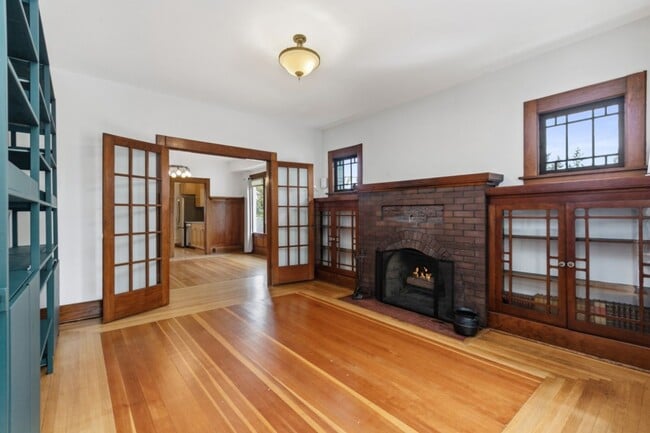 Building Photo - 4Bd/2Ba Seattle Home
