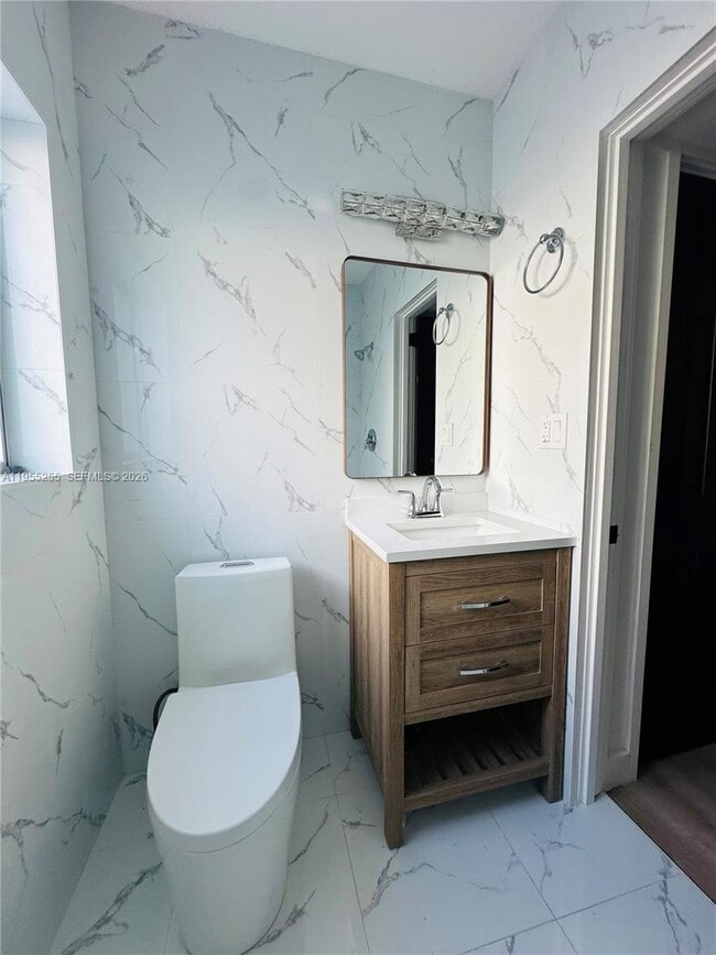 Building Photo - 3052 SW 6th St