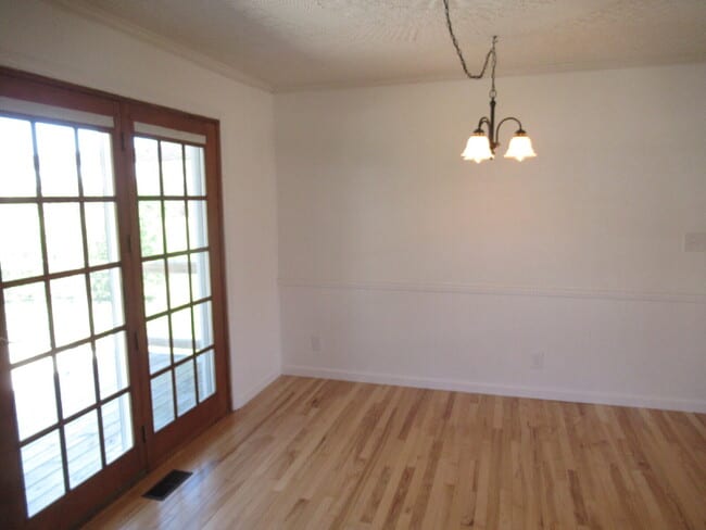 Building Photo - Charming 3-Bedroom Brick Home for Rent on the West Side of Lincolnton!