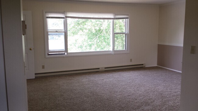 Building Photo - 2002 S Black Ave