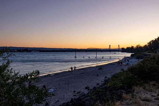 Building Photo - Riverside Townhomes - Waterfront Living in...
