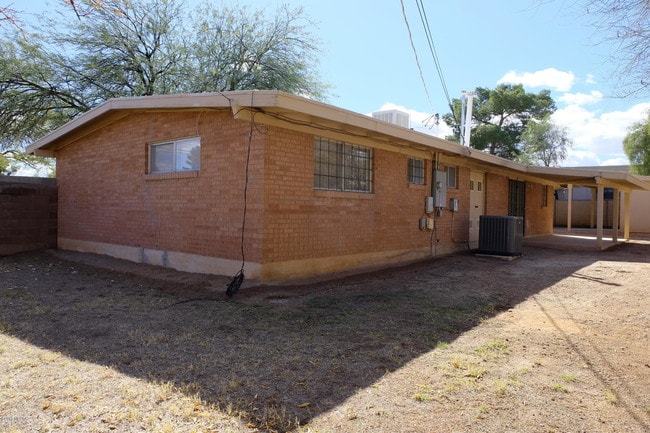 Building Photo - 3757 E Lee St