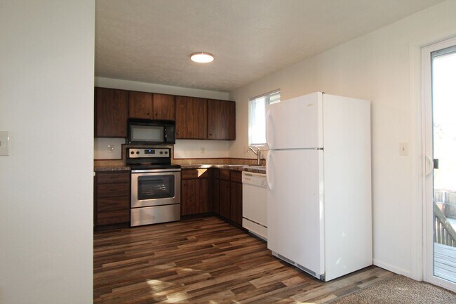 Building Photo - 828 E Gordon Ave