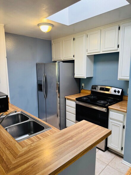 Building Photo - 3961 Via Marisol