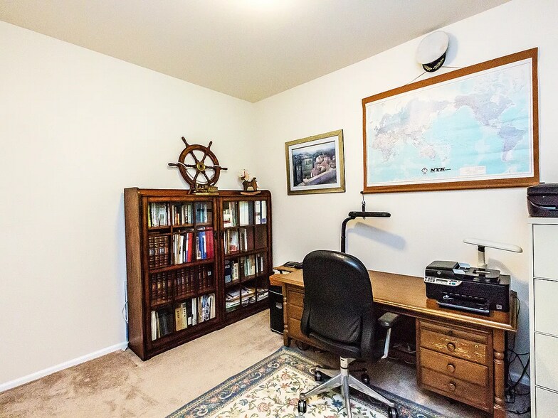 Building Photo - 4786 Strathmore Cir SW
