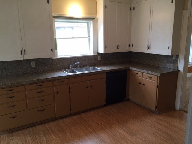 Building Photo - Across from Reser 5 bedroom 2 Bath Home