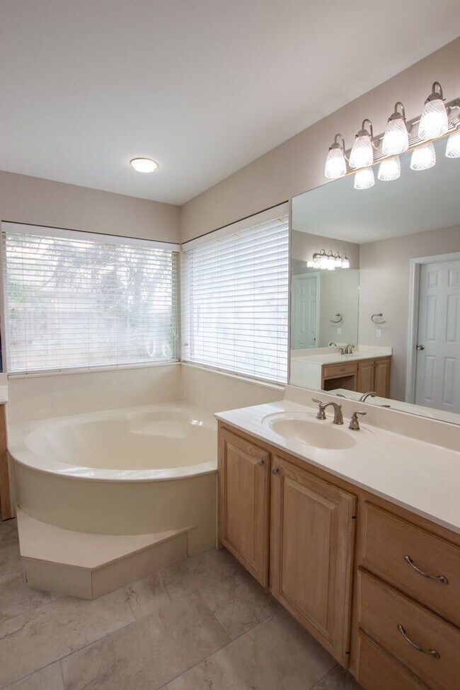 Building Photo - 5716 Bostick Dr