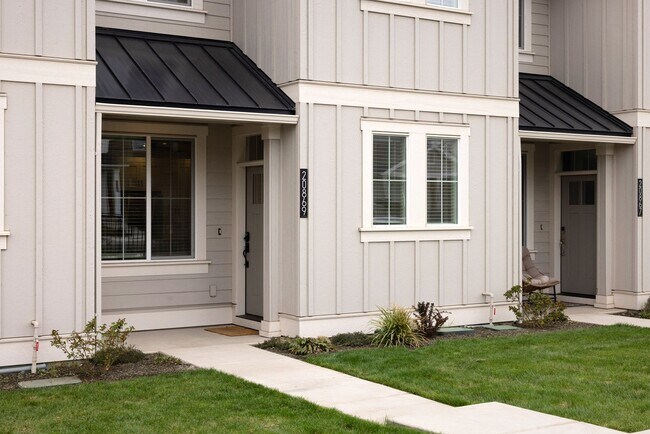 Building Photo - Brand New and Spacious 3 bed/3 bath w/ Garage. Pets OK!