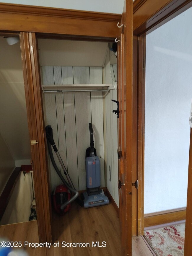 Building Photo - 1023 Carmalt St