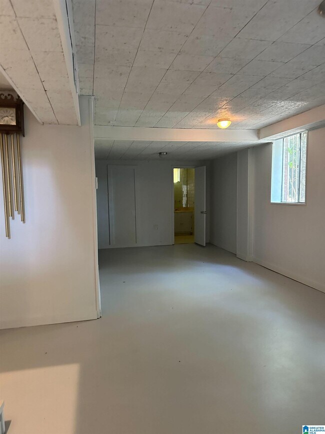 Building Photo - 905 45th St N