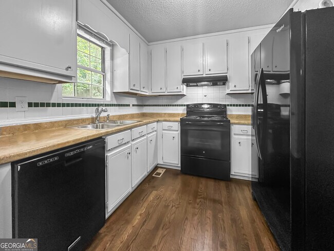 Building Photo - 555 Browning Cir
