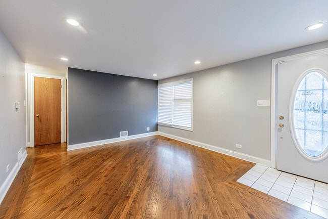 Building Photo - 8912 S Ryan Rd